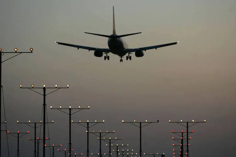 
	Avi&atilde;o pousando no Aeroporto Internacional de Los Angeles, na Calif&oacute;rnia: erro &quot;apagou&quot; boa parte das rotas no sudoeste dos EUA
 (David McNew/Getty Images)