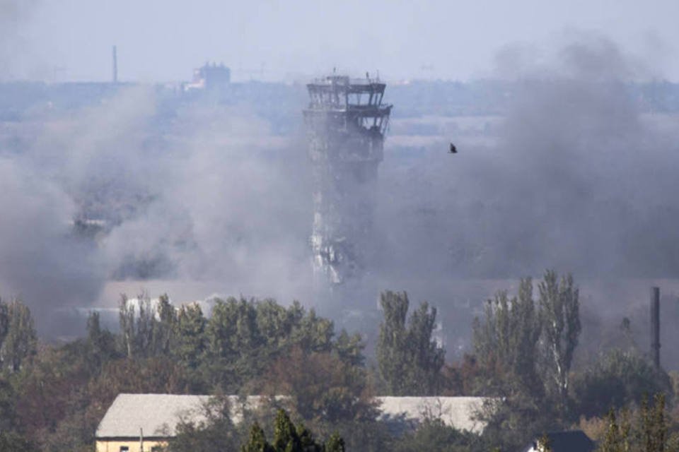 Rebeldes ucranianos mantêm ataques a aeroporto em Donetsk
