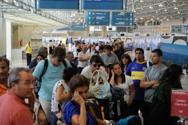 Aeroporto do Galeão: ainda é grave o estado de saúde do turista que sofreu uma queda no terminal 1 (Tânia Rêgo/Agencia Brasil)
