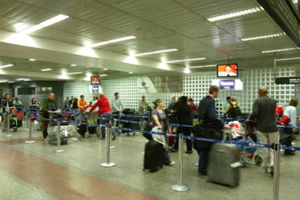 Funcionários de aeroportos antecipam fim da greve