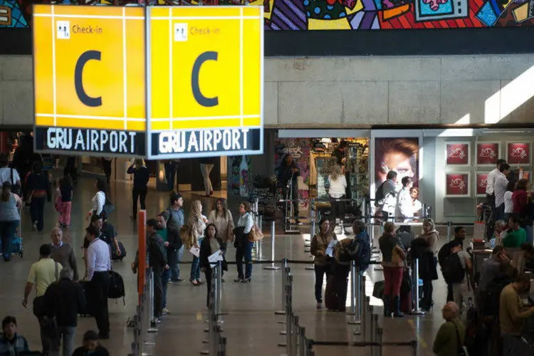 
	Aeroporto de Guarulhos: as companhias a&eacute;reas no Brasil registraram perdas totais equivalentes a US$ 400 milh&otilde;es
 (Marcelo Camargo/(Arquivo) ABr)