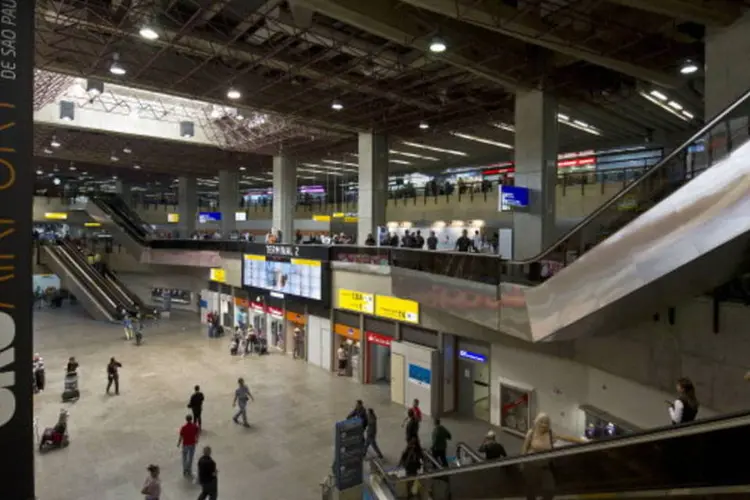 
	S&oacute; no aeroporto internacional de Guarulhos, em Cumbica, 19 v&ocirc;os foram cancelados, sendo dez partidas e nove chegadas
 (AFP/Getty Images)