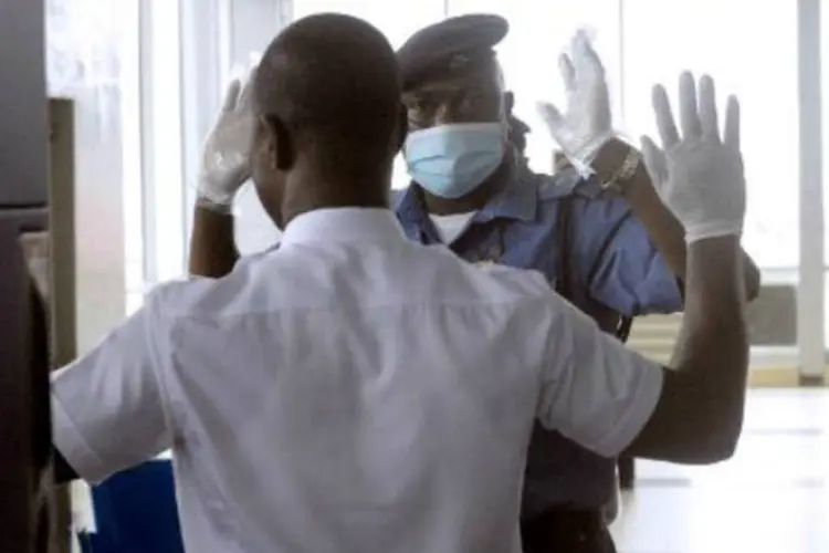 Ebola: 5 morreram e outros 5 ficaram curados desde chegada da doença à Nigéria (AFP)