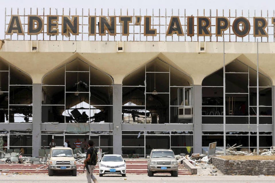 Avião militar dos Emirados Árabes cai no Iêmen