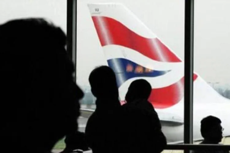 Aeroporto no Reino Unido: órgão regulador da concorrência exigiu venda de 3 aeroportos da BAA (Adrian Dennis/AFP)