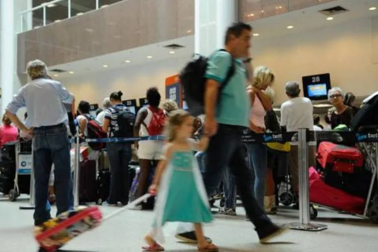 
	Aeroporto Santos Dumont: Gale&atilde;o e Santos Dumont (RJ), Guarulhos, Congonhas e Viracopos (SP), Bras&iacute;lia (DF) s&atilde;o alguns que esperam o maior n&uacute;mero de desembarque de passageiros
 (Tânia Rego/Agência Brasil)