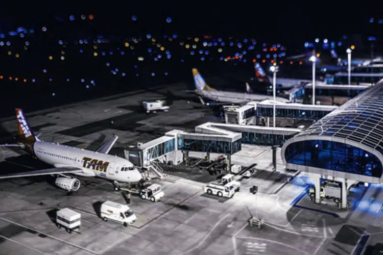 
	Aeroporto Santos Dumont, no Rio de Janeiro: ao todo, ser&atilde;o 80 novos ve&iacute;culos para os 63 aeroportos da rede Infraero
 (Lucio Daou/EXAME)