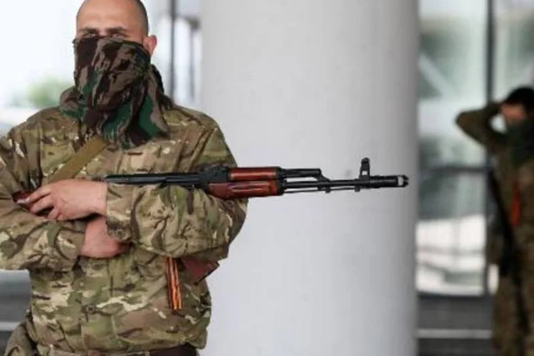 
	Militante pr&oacute;-russo na Ucr&acirc;nia: jornalistas&nbsp;denunciaram maus tratos
 (Alexander Khudoteply/AFP)