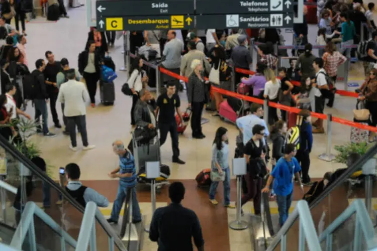 Santos Dumont: o saguão do aeroporto ficou lotado de passageiros o dia todo (./Agência Brasil)
