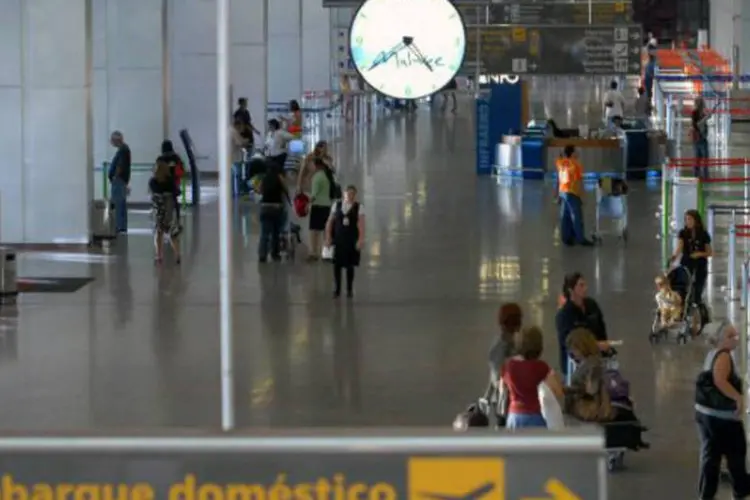 Aeroporto Juscelino Kubitschek, em Brasília: entre os voos internacionais, dos 44 previstos, somente três (6,8%) apresentavam atraso e quatro (9,1%) haviam sido cancelados (Valter Campanato/ABr)