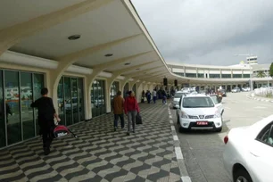Imagem referente à matéria: Prefeitura de SP fixa regras de embarque para carros de aplicativo em Congonhas