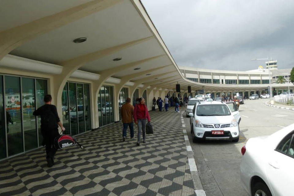 Congonhas: novas regras para táxis trazem transtorno a passageiros que se queixam da demora no serviço (Marina Pinhoni/Exame)