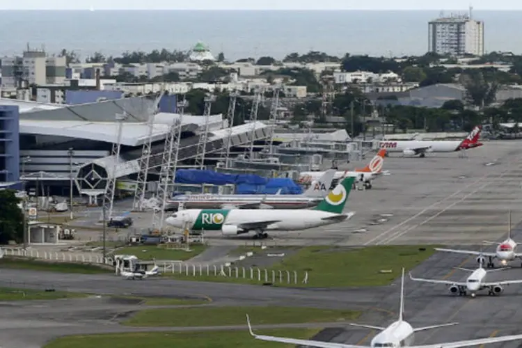 
	Aeroporto de Recife:&nbsp;sala no Rio &eacute; o Centro de Gerenciamento da Navega&ccedil;&atilde;o A&eacute;rea
 (REUTERS/Paulo Whitaker)