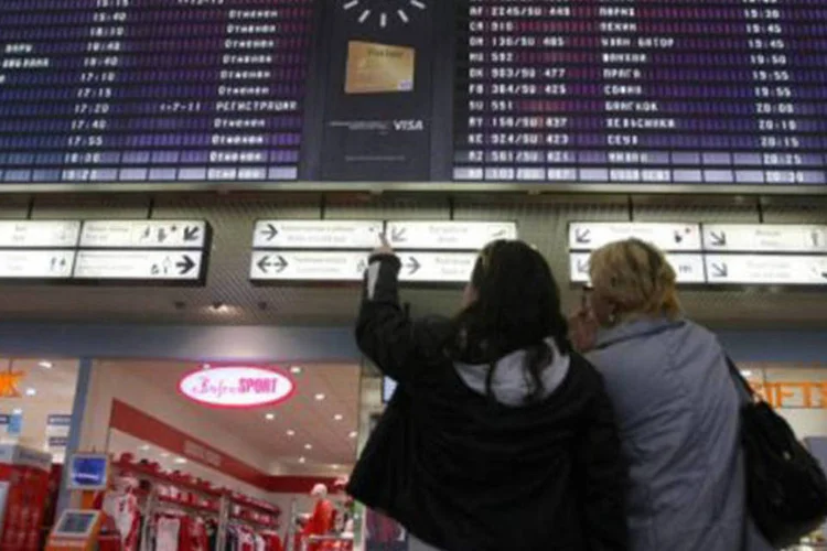 Segundo a alfândega do aeroporto, durante a revista da bagagem de um passageiro, foram encontrados 18 artigos metálicos (Andrey Smirnov/AFP)