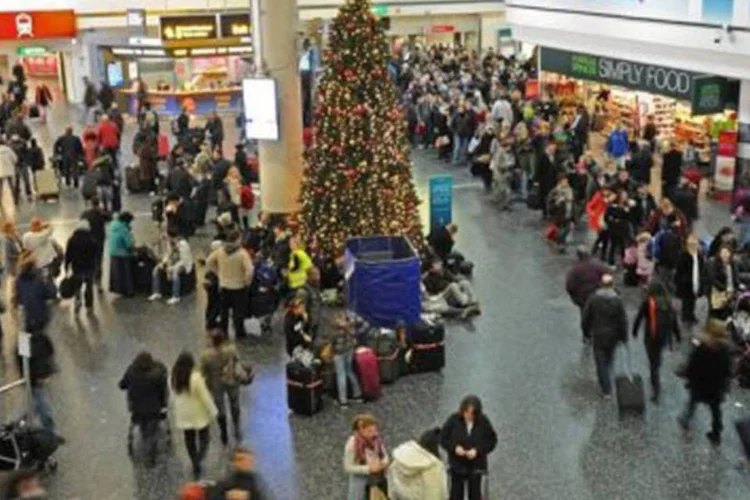 Gatwick, o aeroporto de apenas uma pista mais transitado do mundo, registra um tráfego de 33 milhões de passageiros anuais (Carl de Souza/AFP)
