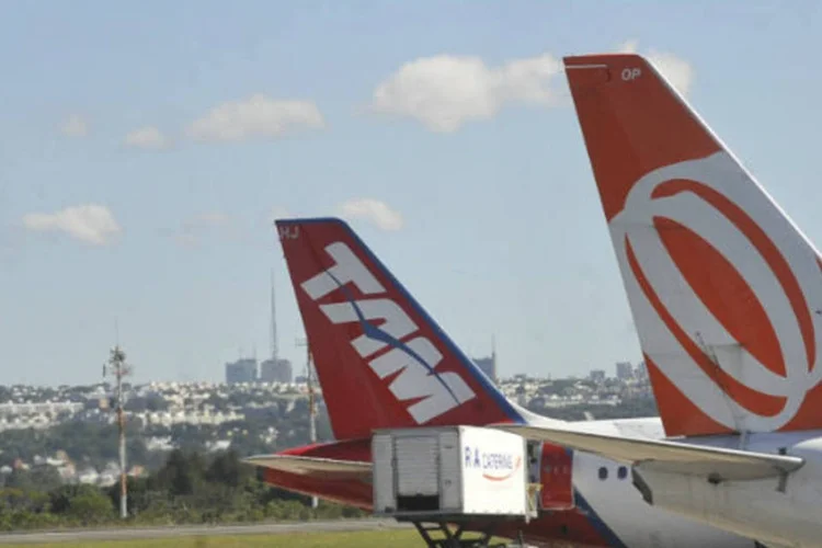 
	Avi&otilde;es da TAM e GOL no aeroporto de Guarulhos: a TAM Linhas A&eacute;reas cancelou nove voos programados ao longo do dia
 (Elza Fiúza/ABr)