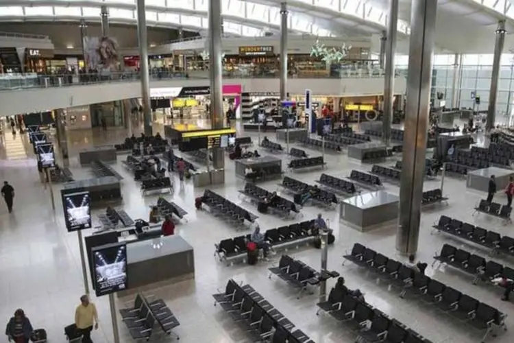 
	Terminal do aeroporto de Heathrow, em Londres: ato levantou quest&otilde;es sobre a seguran&ccedil;a do aeroporto mais movimentado da Europa
 (REUTERS/Neil Hall)