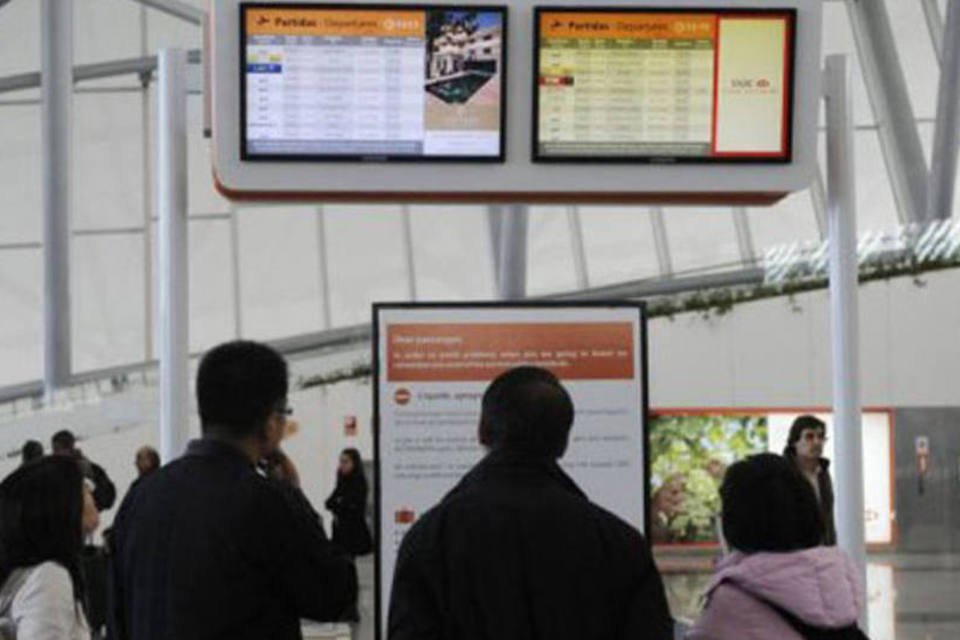 Contra caos em aeroportos, empresas vão dividir guichês