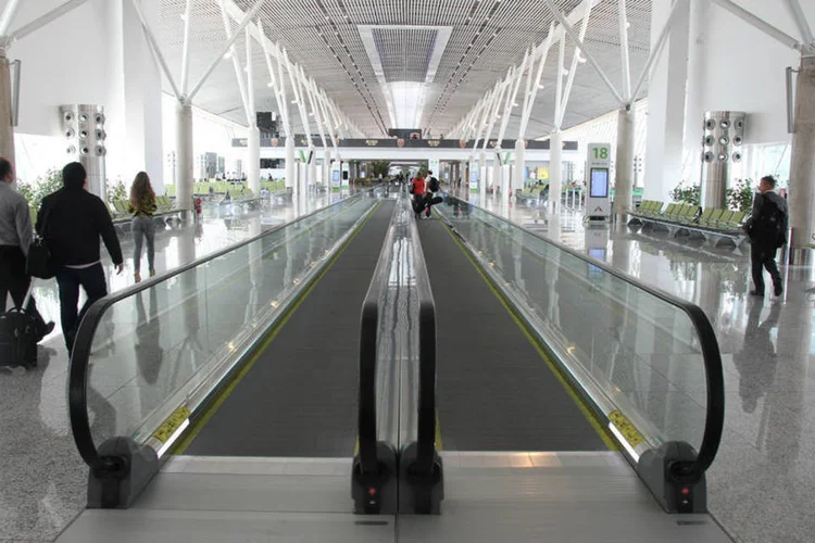 
	Aeroporto: dos 751 voos programados para os 47 aeroportos operados pela Infraero, 120 foram cancelados, o que representa 16% do total
 (Rodolfo Vilela/Portal da Copa)