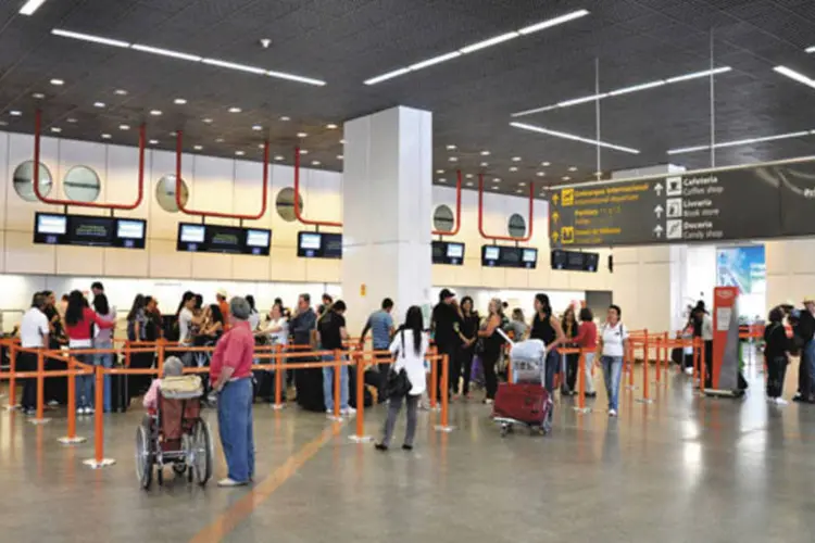 A reforma e modernização do terminal de passageiros tem conclusão prevista para abril de 2013 (Jonas Oliveira/ Placar)