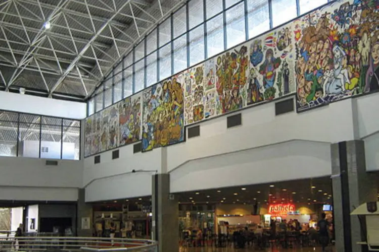 
	Aeroporto de Fortaleza: &quot;Como obra em execu&ccedil;&atilde;o, a Infraero tem um problema grande e grave, que ter&aacute; de resolver&quot;, disse Moreira Franco
 (Jorge Andrade/ Wikimedia Commons)