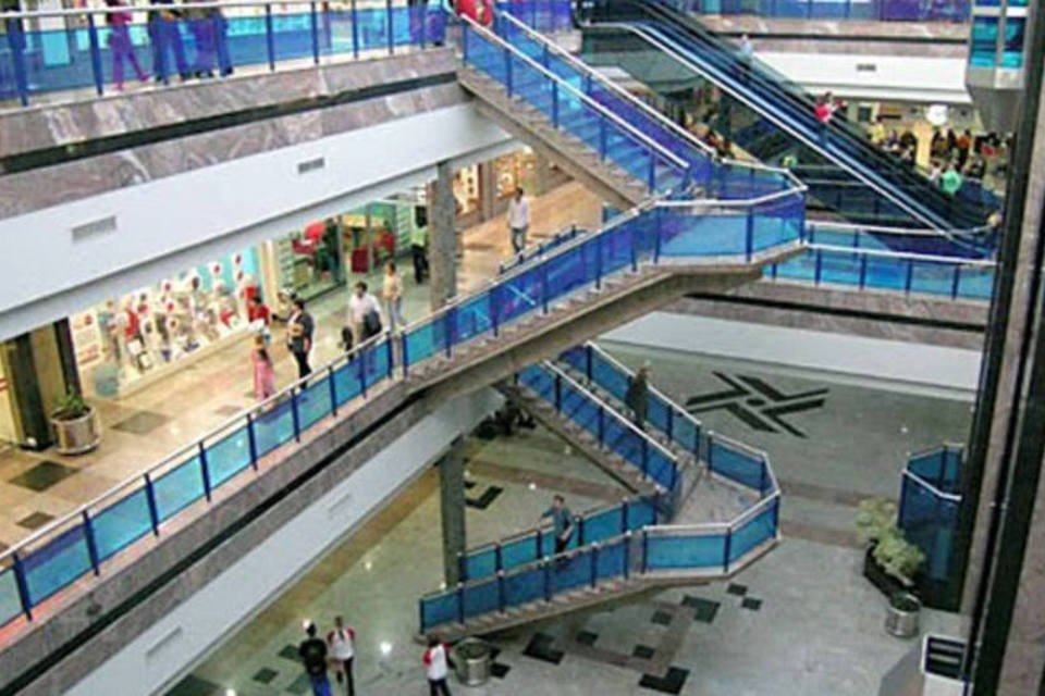 Avião sai da pista e aeroporto de Porto Alegre fecha