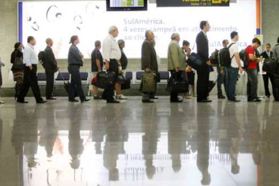 Mau tempo fecha aeroporto Santos Dumont para pousos