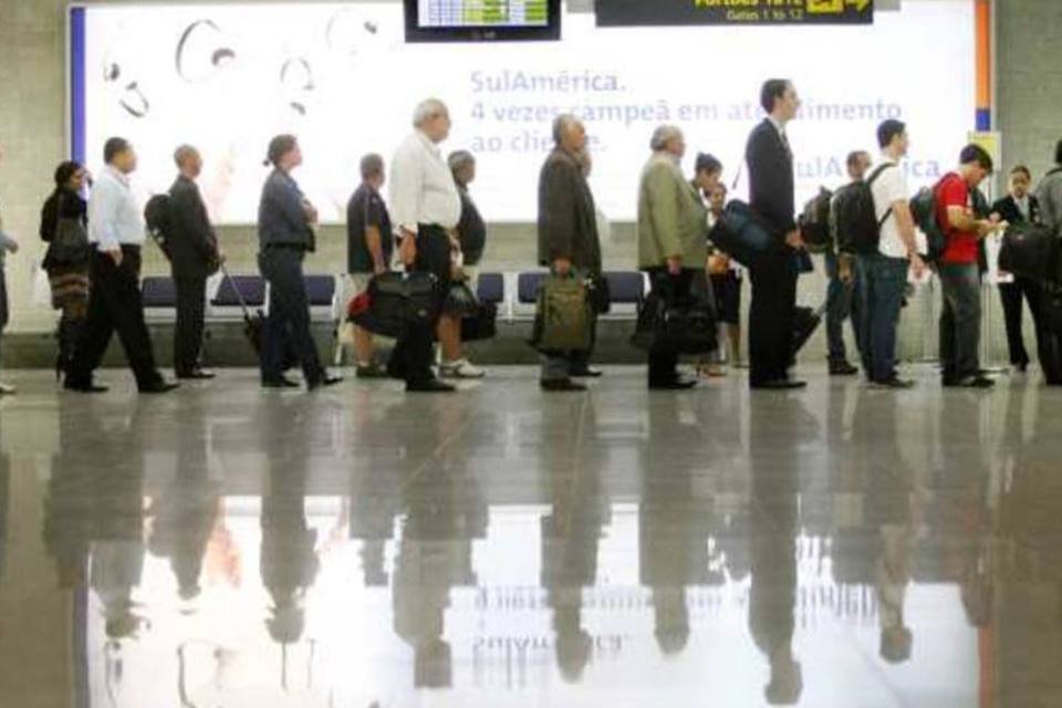 Passageiros enfrentam atrasos no Aeroporto Santos Dumont