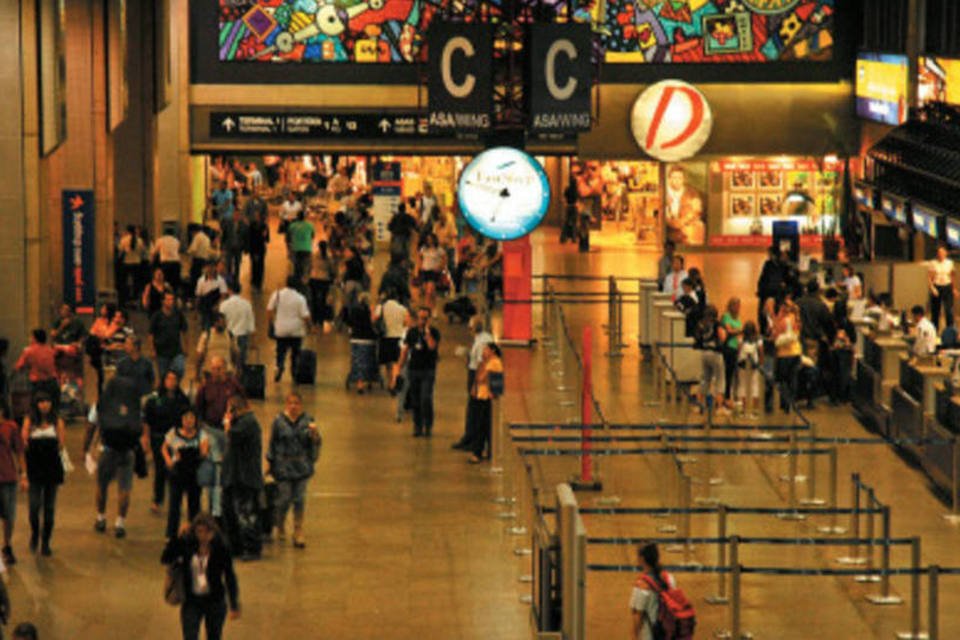 Emenda dispensa licitação em loja de aeroporto até 2016