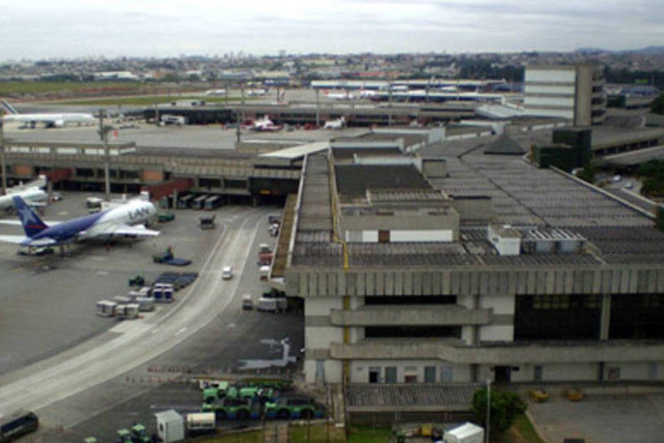 Neblina fecha aeroporto de Cumbica durante madrugada