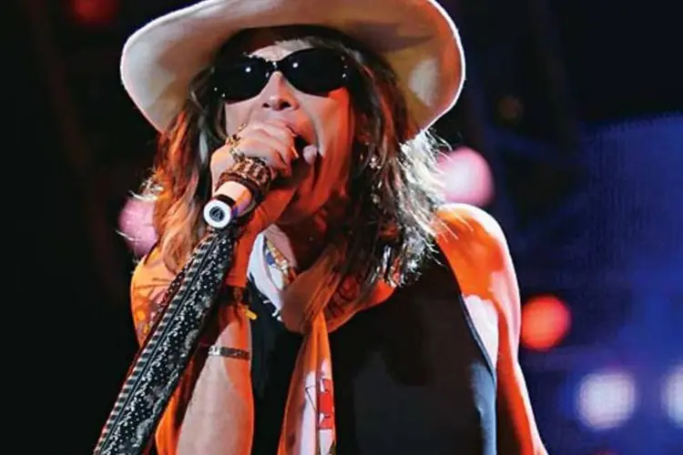 
	Steve Tyler, o l&iacute;der do Aerosmith: com o visual chamativo de costume, Tyler e sua potente voz prenderam a aten&ccedil;&atilde;o das milhares de pessoas
 (OTAVIO SOUSA /EXAME.com)