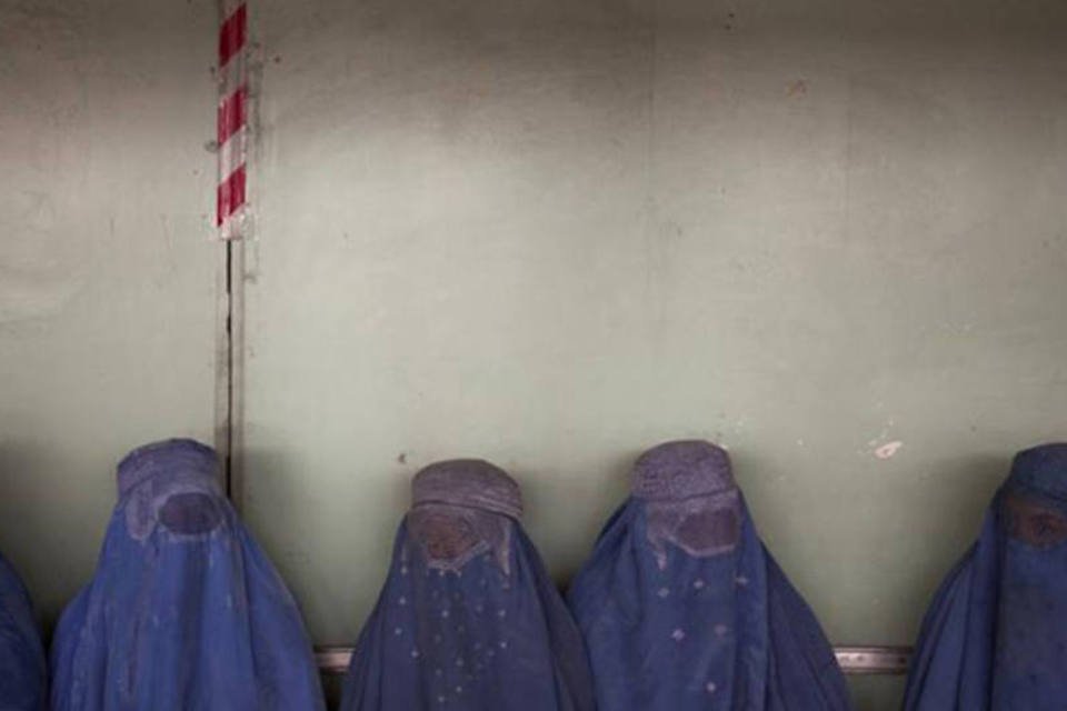 Ativistas rejeitam lei afegã que protege violência doméstica