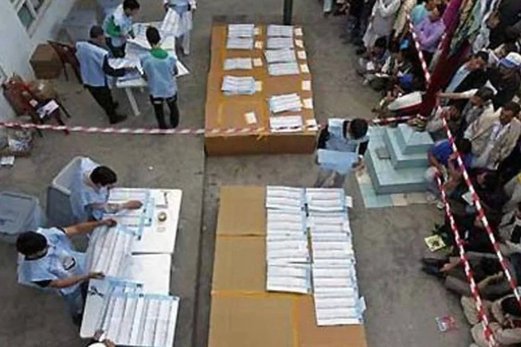 Apuração de votos em Cabul: eleição afegã contou com bombas e ameaças (.)