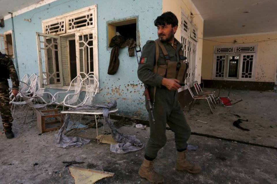Ataque suicida no Afeganistão deixa 16 mortos