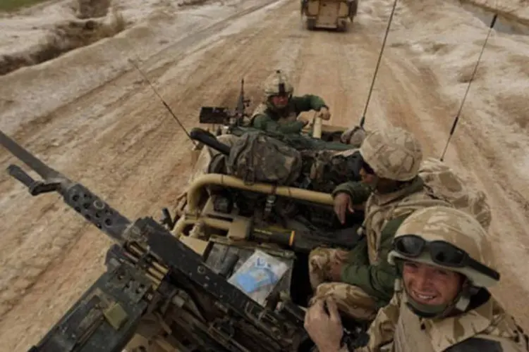 Soldados britânicos no Afeganistão: Grã-Bretanha havia anunciado a retirada de 450 militares do país até o fim deste ano
 (Patrick Baz/AFP)