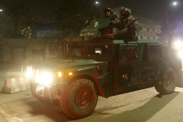 
	Pol&iacute;cia do Afeganist&atilde;o em local de ataque do Taliban em Cabul, capital do pa&iacute;s
 (Omar Sobhani/Reuters)