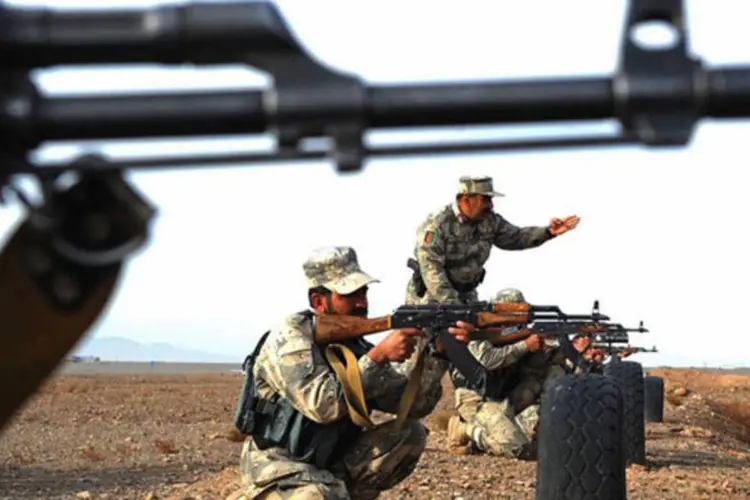 
	Soldados afeg&atilde;os durante miss&atilde;o de treinamento em Herat: as tropas americanas mataram sete insurgentes talib&atilde;s em sua incurs&atilde;o deste domingo no Afeganist&atilde;o
 (Aref Karimi/AFP)