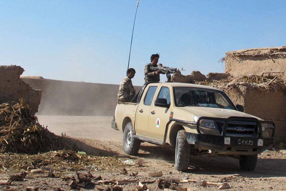 Grã-Bretanha envia militares para província afegã de Helmand