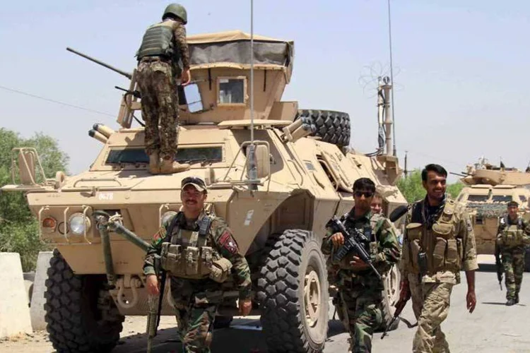 
	For&ccedil;as afeg&atilde;s: eles lan&ccedil;aram no come&ccedil;o da manh&atilde; uma opera&ccedil;&atilde;o militar para recuperar o controle de Kunduz, que foi tomada na sexta-feira no maior &ecirc;xito militar dos talib&atilde;s desde 2001
 (REUTERS/Stringer)