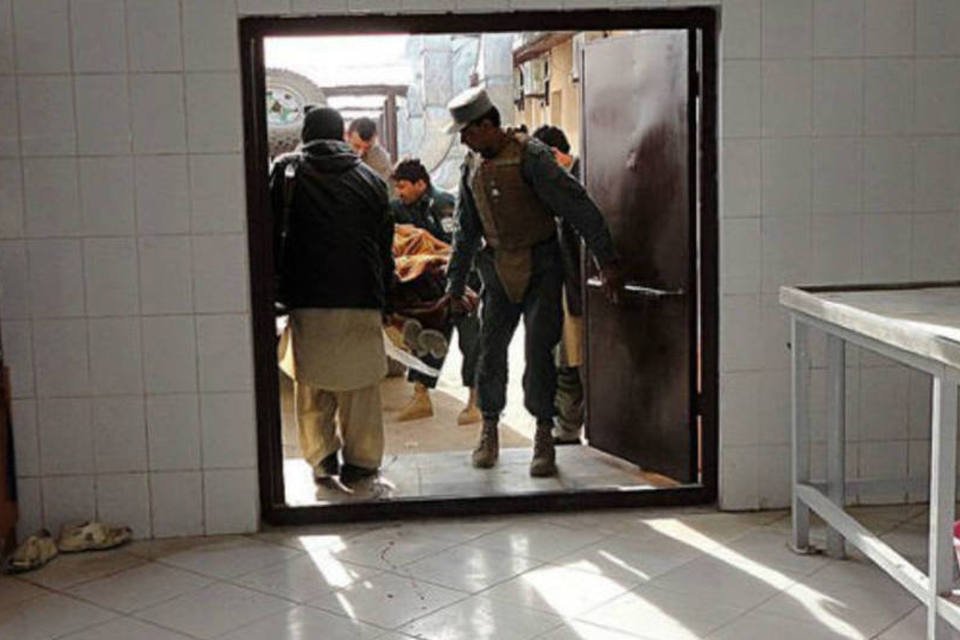 Três afegãos morrem em atentado contra base dos EUA