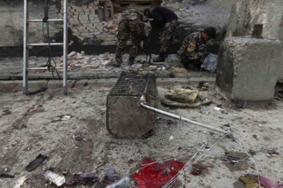 Ataque suicida no Afeganistão deixa 2 mortos e 40 feridos