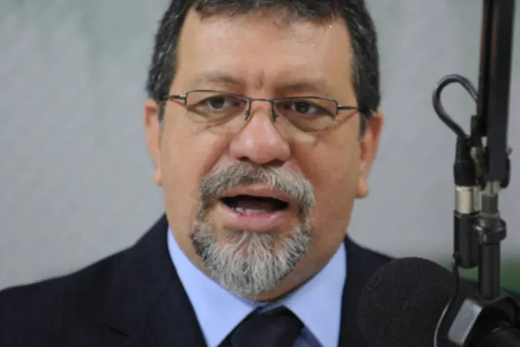
	Afonso Florence, l&iacute;der do PT: o petista tamb&eacute;m criticou a parecer apresentado por Arantes e acusou o relator de agir a mando de Cunha
 (Wilson Dias/ABr)