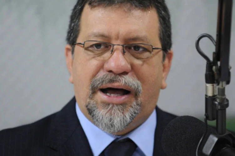 O ministro do Desenvolvimento Agrário, Afonso Florence:  "Nossa expectativa é criar condições para que todo o segmento que está inadimplente reorganize sua dívida" (Wilson Dias/ABr)