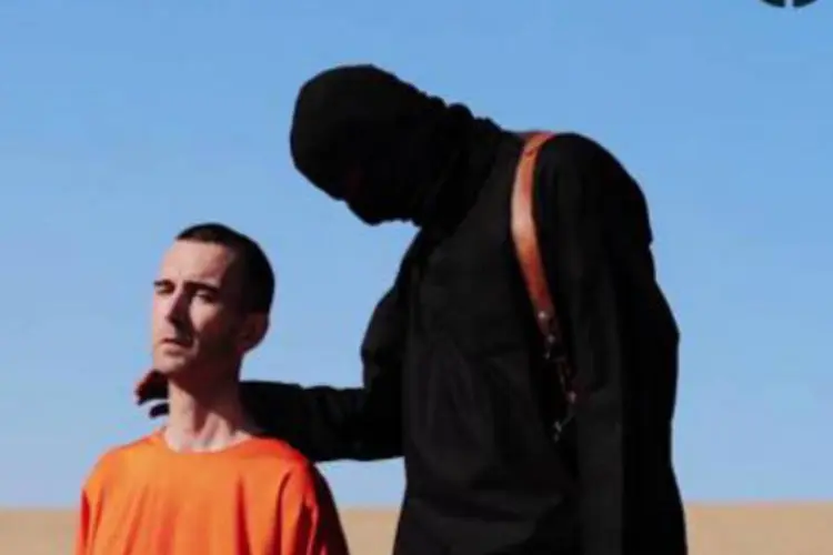 Britânico David Haines momentos antes de sua execução por um militante do Estado Islâmico (SITE Intelligence Group/AFP)