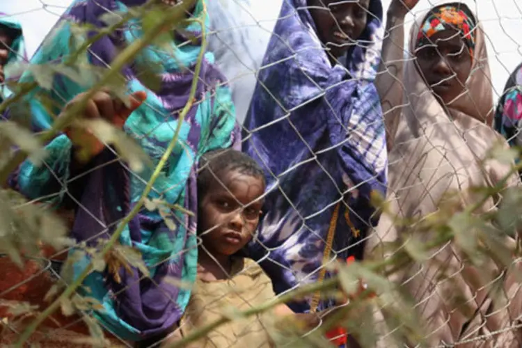 Refugiados da Somália aguardam registro para receberem ajuda humanitária no Quênia: existem 3,7 milhões somalis em situação de crise humanitária (Oli Scarff/Getty Images)