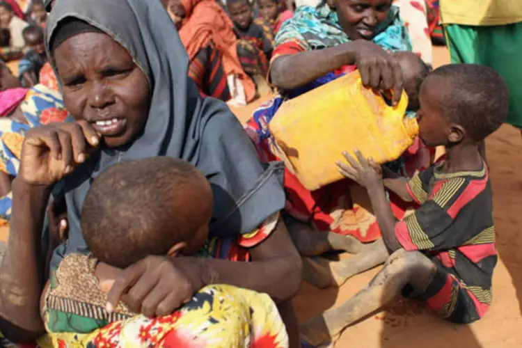 O campo de refugiados de Dadaab, no leste do Quênia, é desenhado para 90 mil pessoas, mas atualmente acolhe mais de 300 mil refugiados (Oli Scarff/Getty Images)