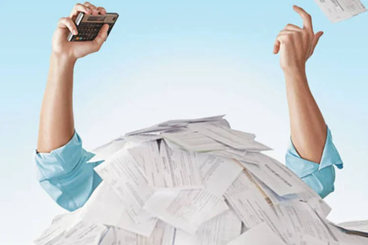 
	Pessoa afundada em contas: 19% afirmam que n&atilde;o t&ecirc;m como pagar as d&iacute;vidas no cheque especial
 (Marcelo Spatafora/EXAME.com)