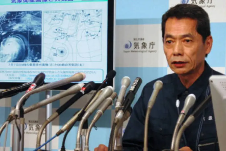 Satoshi Ebihar, da agência meteorológica japonesa: tufão se desloca com ventos de até 260 km/h (AFP/Getty Images)