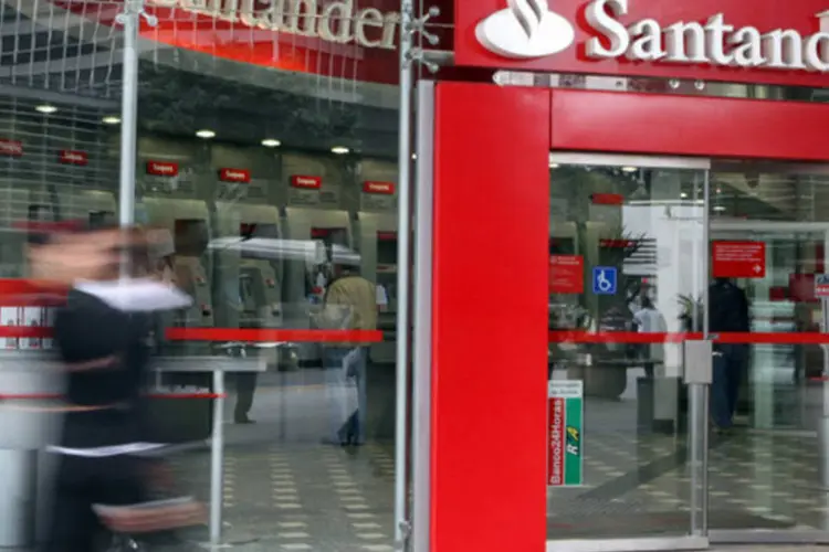 O Santander tem 81,4% do capital da unidade brasileira, de acordo com informações no seu website (Antonio Milena/EXAME)