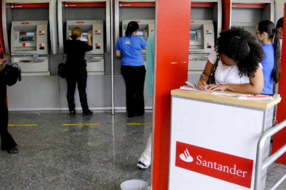 Santander tem lucro abaixo do esperado, mas ações avançam